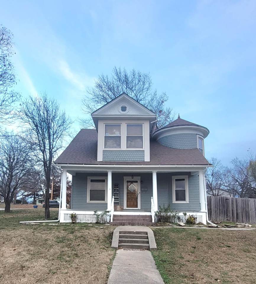 320 School St - Photo 1