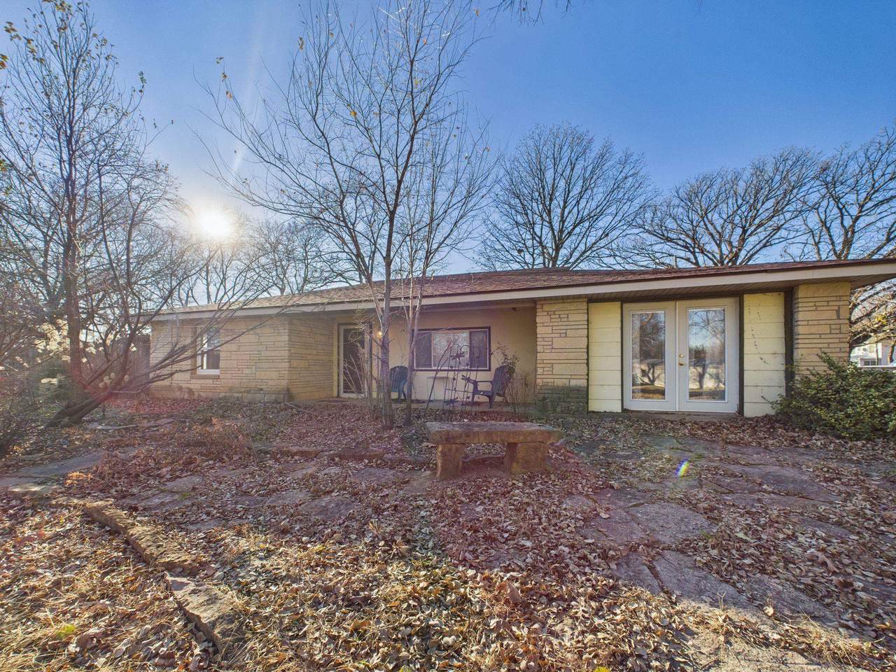 208 Park St - Photo 1