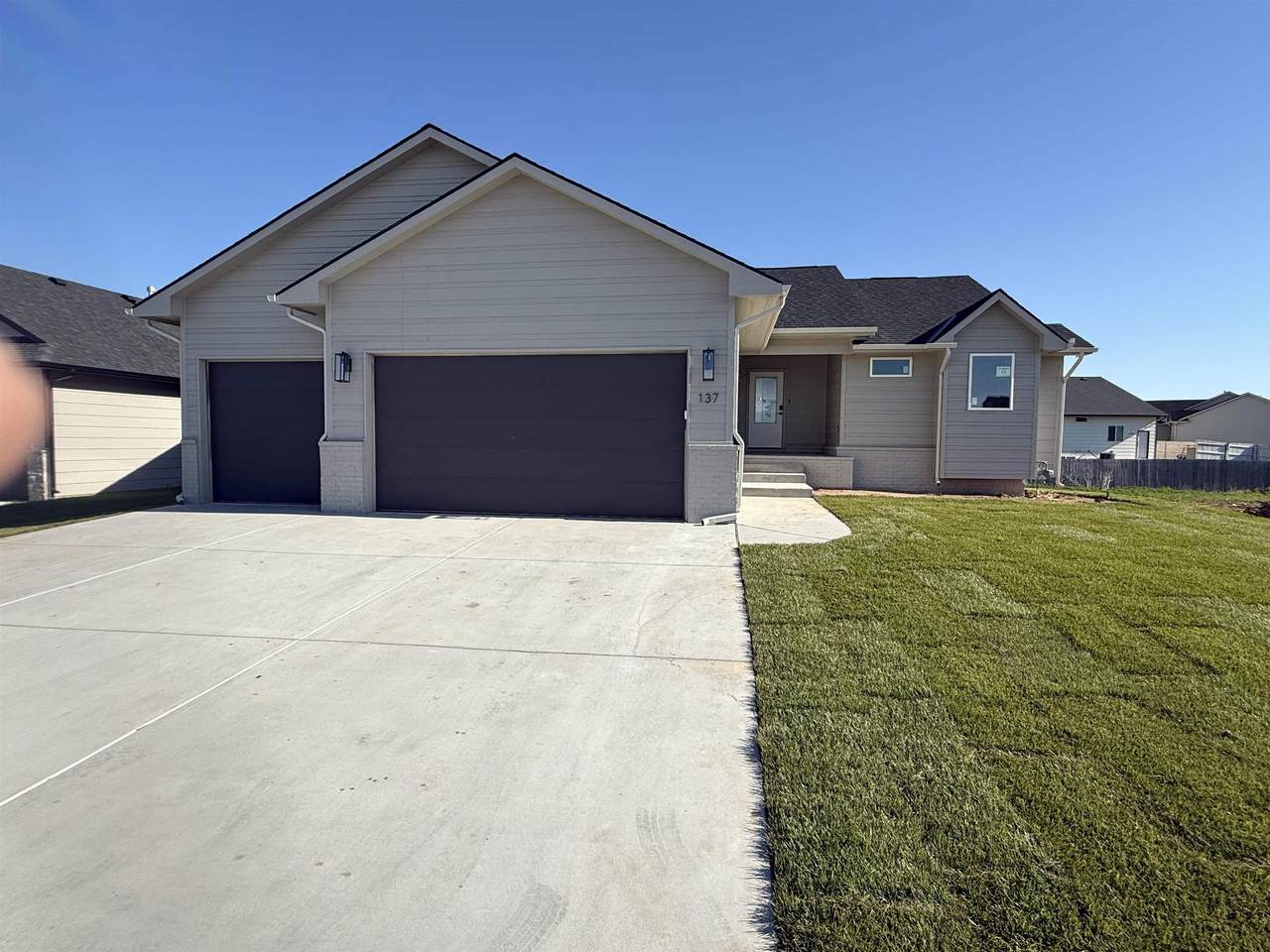 137 Poplar Cir - Photo 1