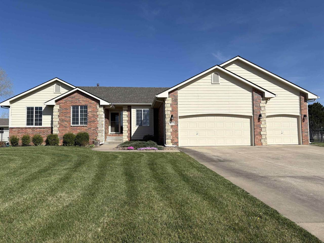 1625 Woodbrook Ln - Photo 1
