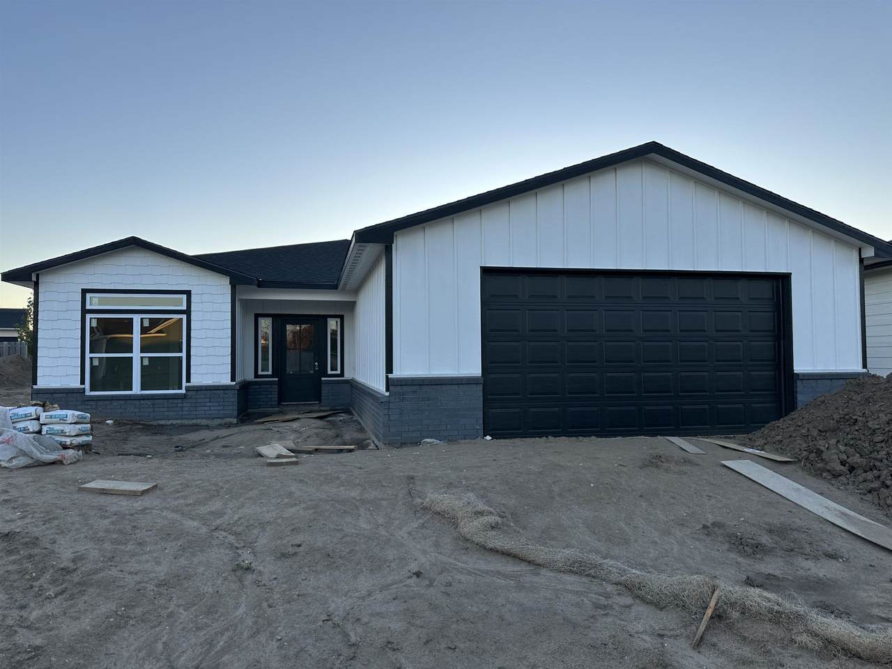 4304 Sunny Ct - Photo 1