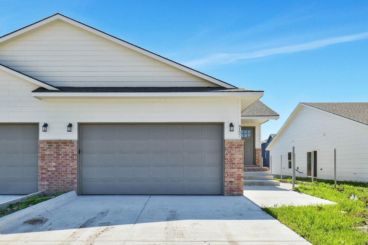 9287 Fox Pointe - Photo 1