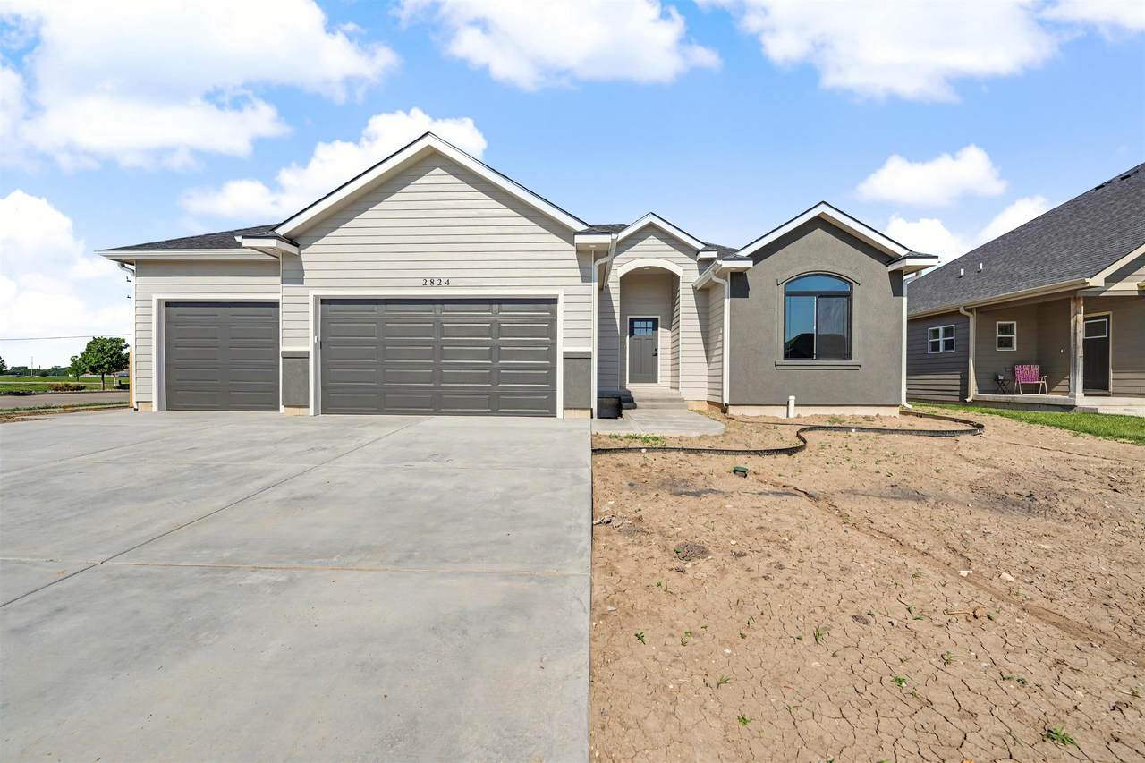 2824 Crystal Lake Dr - Photo 1