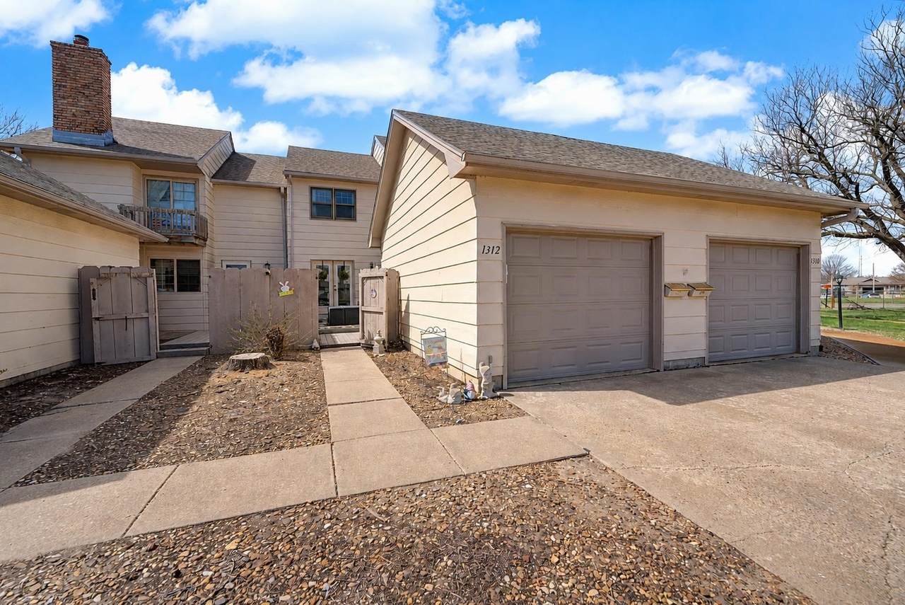 1312 Parkwood Dr - Photo 1