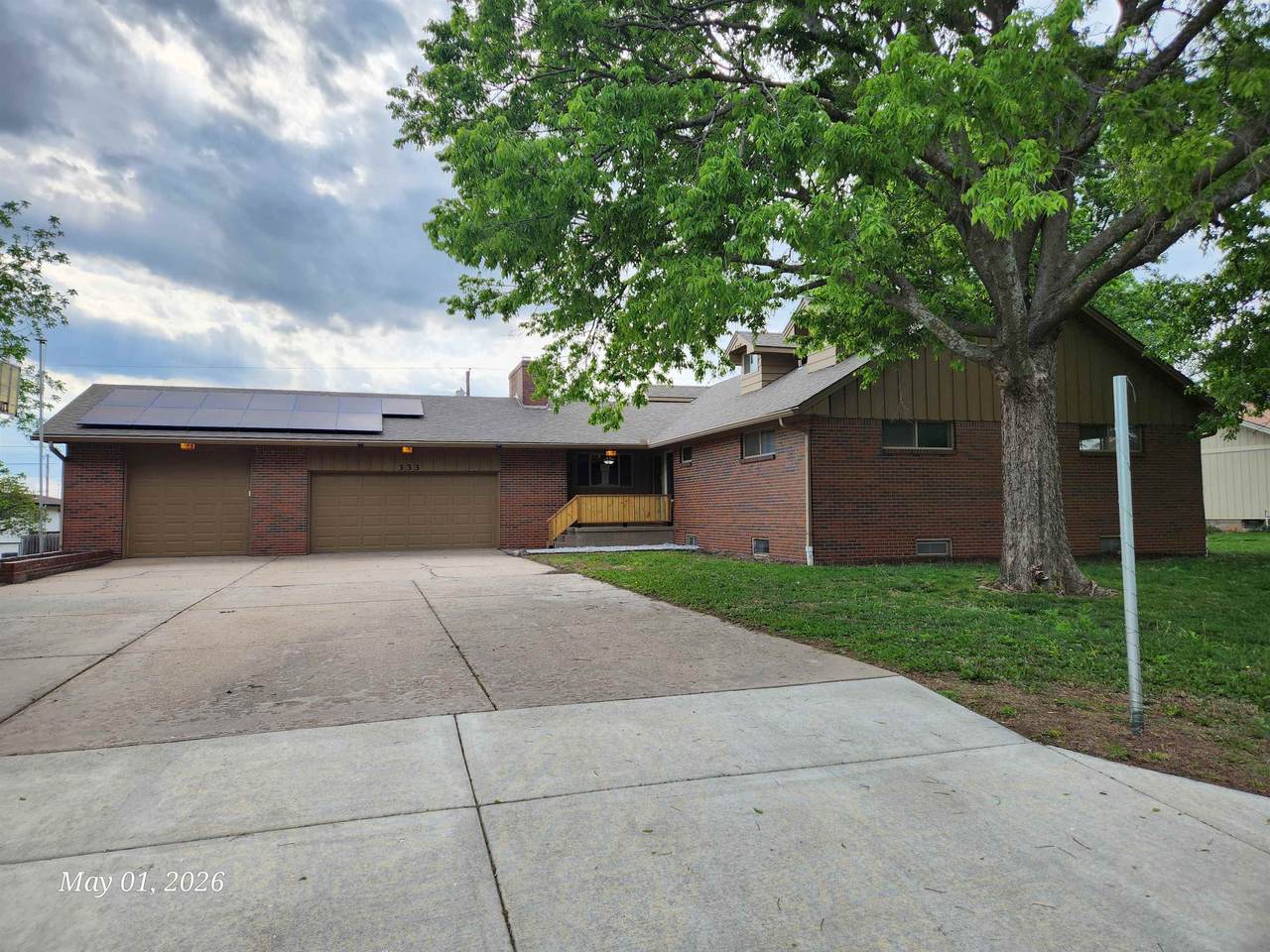 333 Simpson - Photo 1