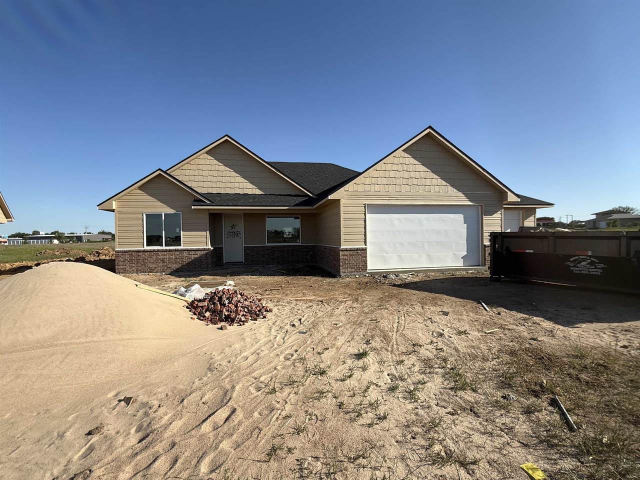 866 Main - Photo 1