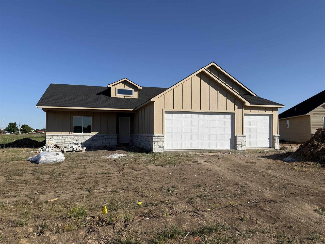 870 Main - Photo 1