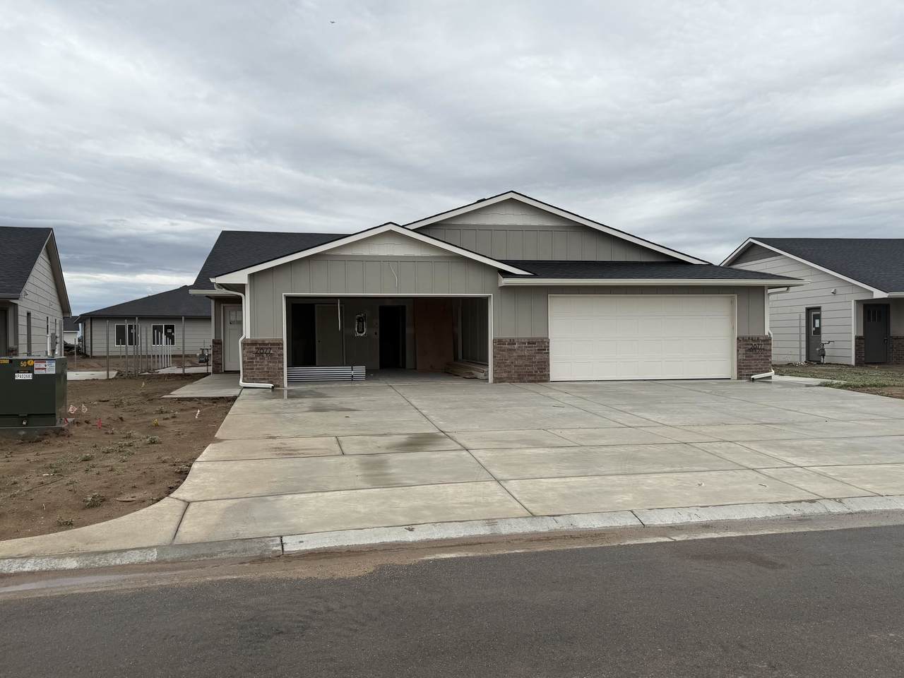 2877 Cedar Crest Ct - Photo 1