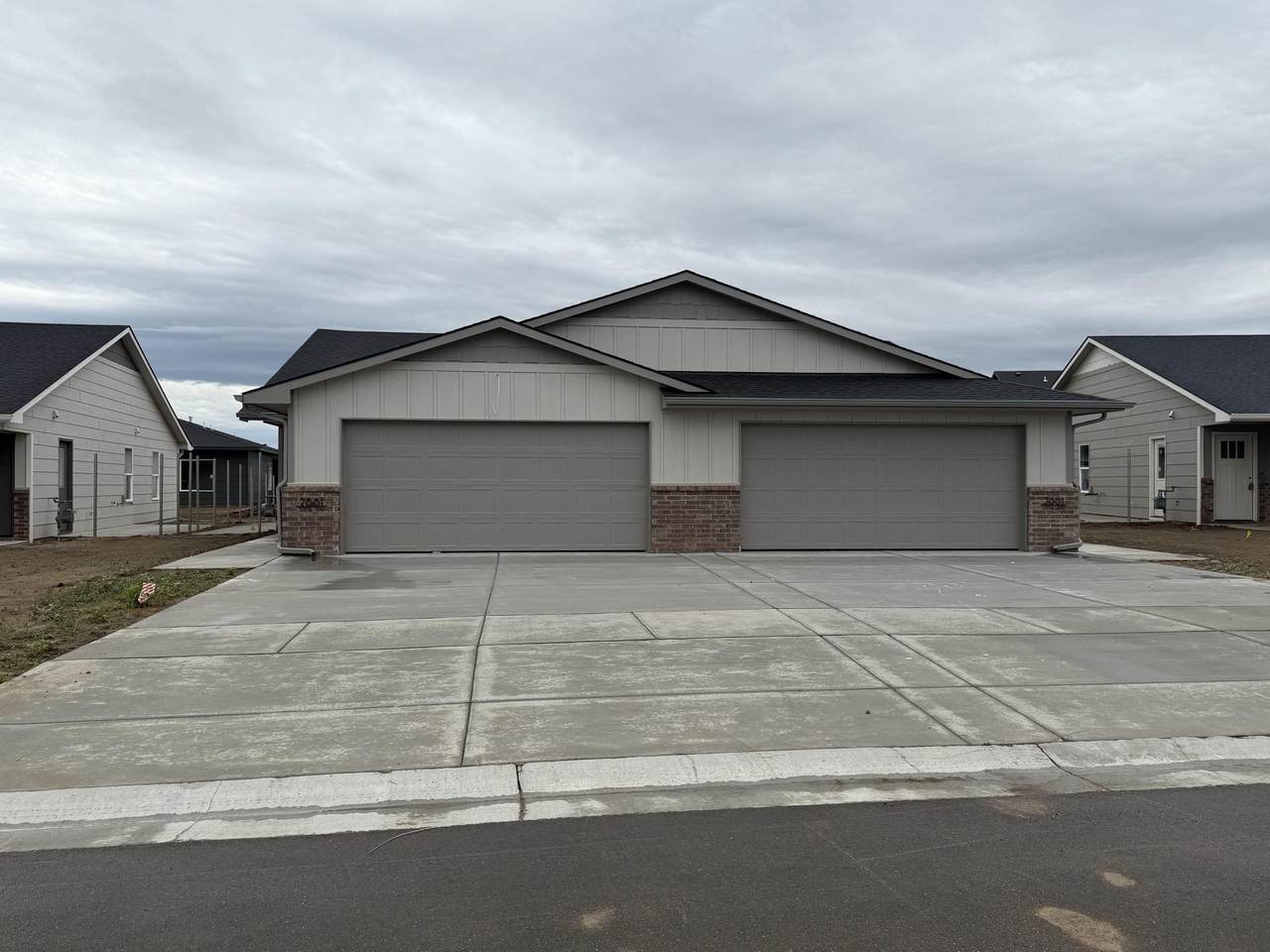 2881 Cedar Crest Ct - Photo 1