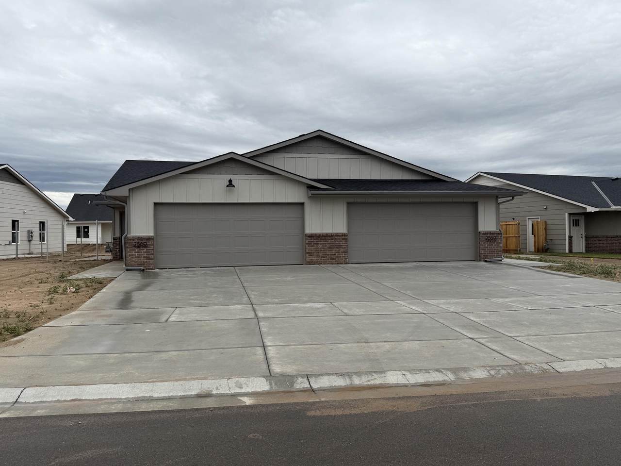 2869 Cedar Crest Ct - Photo 1