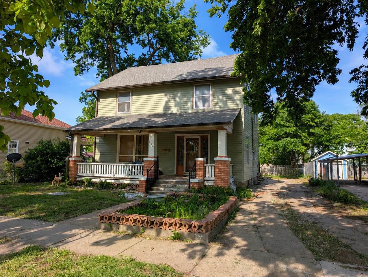 314 10th St - Photo 1