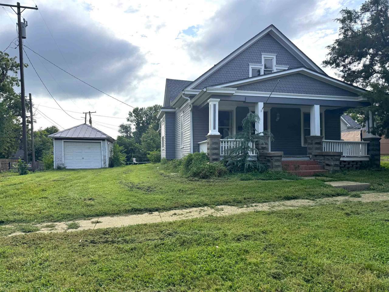 714 Olive St - Photo 1