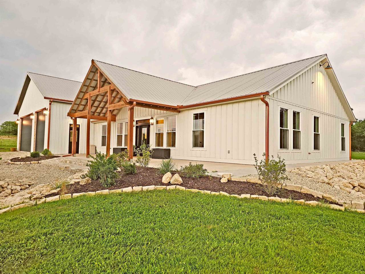 2486 180th - Photo 1