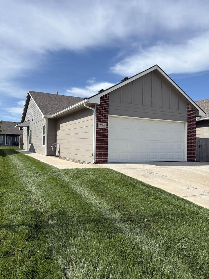 2605 55th St N - Photo 1