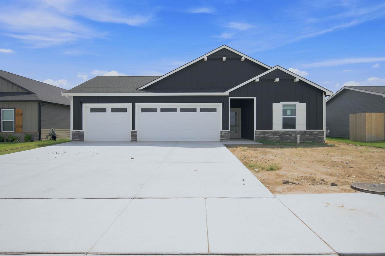 1606 Topaz Ln - Photo 1