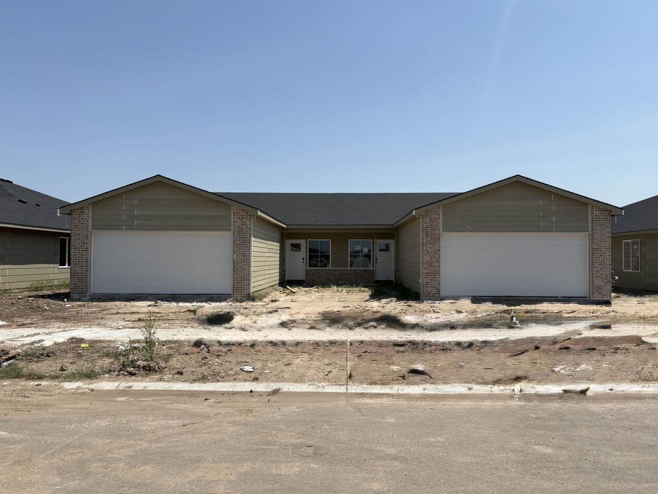2912 Denene St - Photo 1
