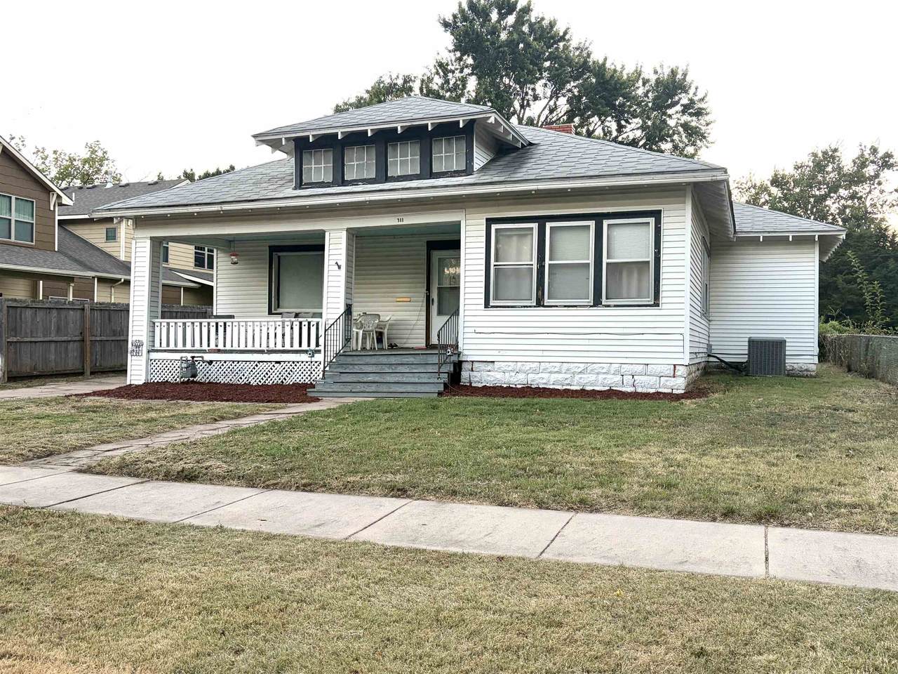 311 Star St - Photo 1