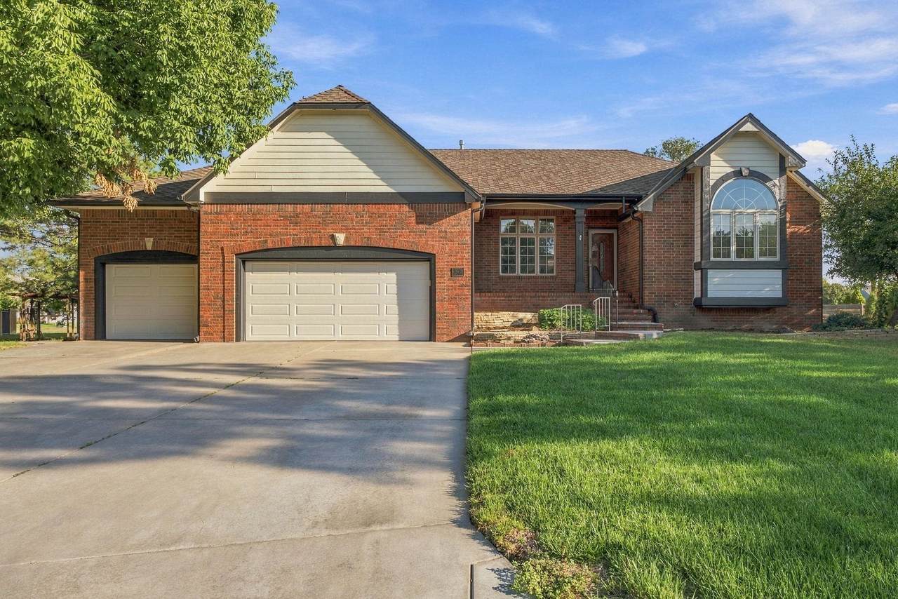 328 Campus Ct - Photo 1