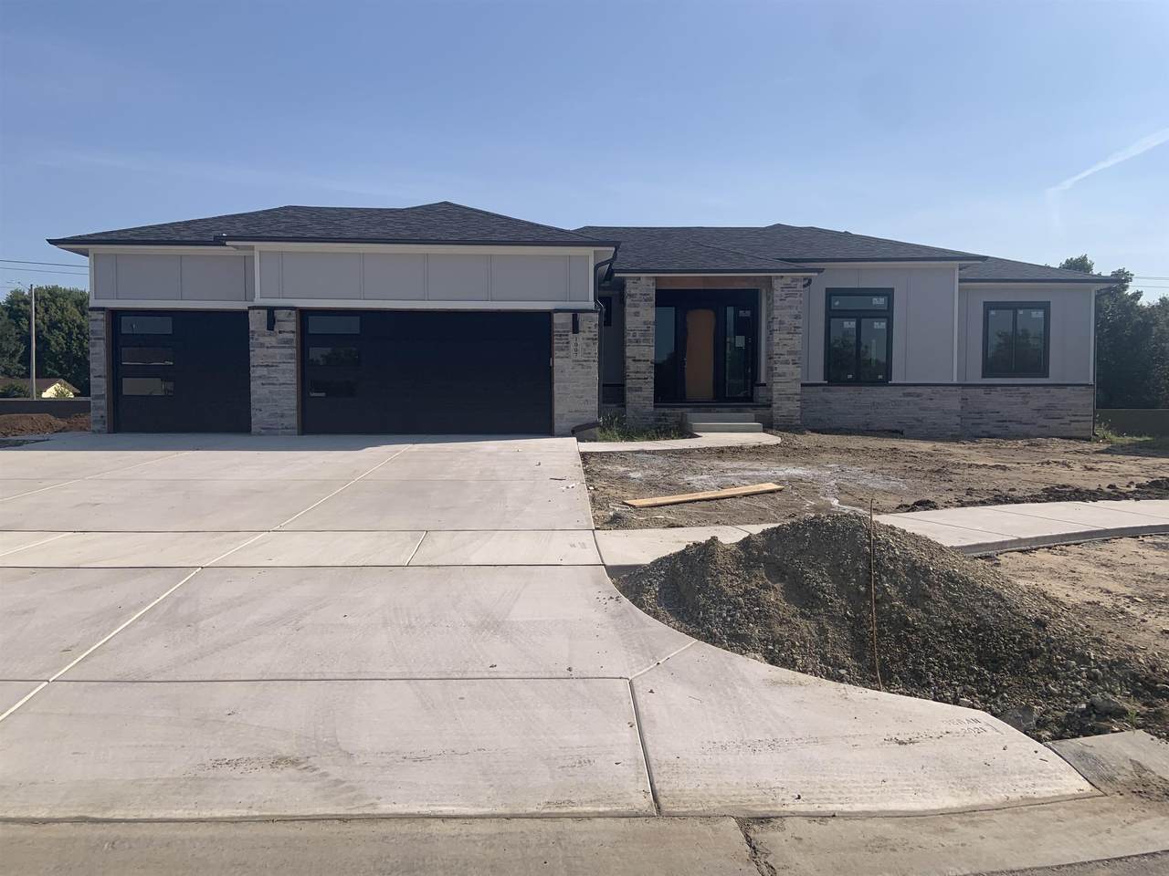1007 Summerchase Cir - Photo 1
