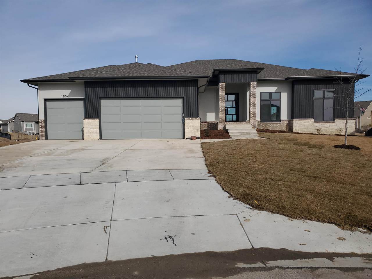 1106 Lakeway Ct - Photo 1