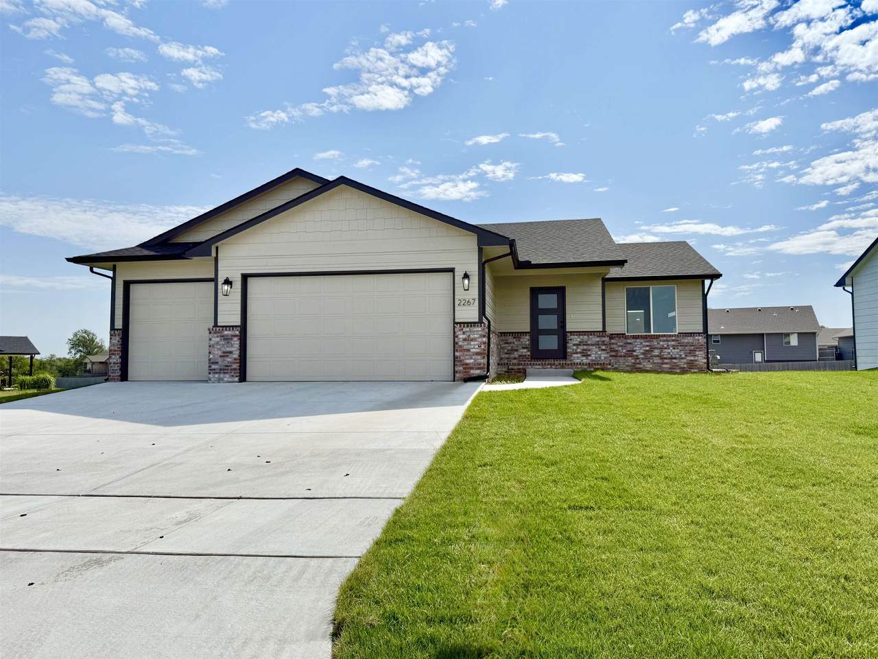 2267 Chateau - Photo 1