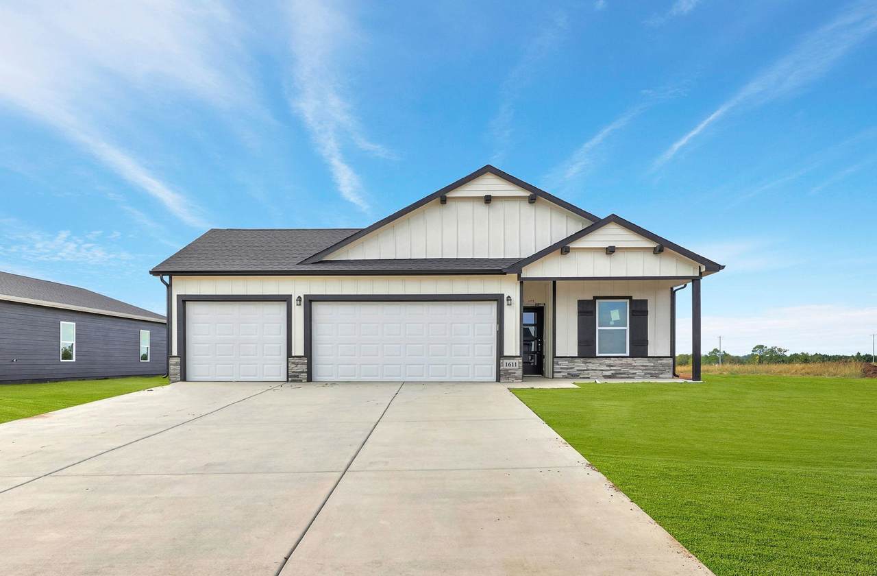 1611 Emerald Valley Dr - Photo 1