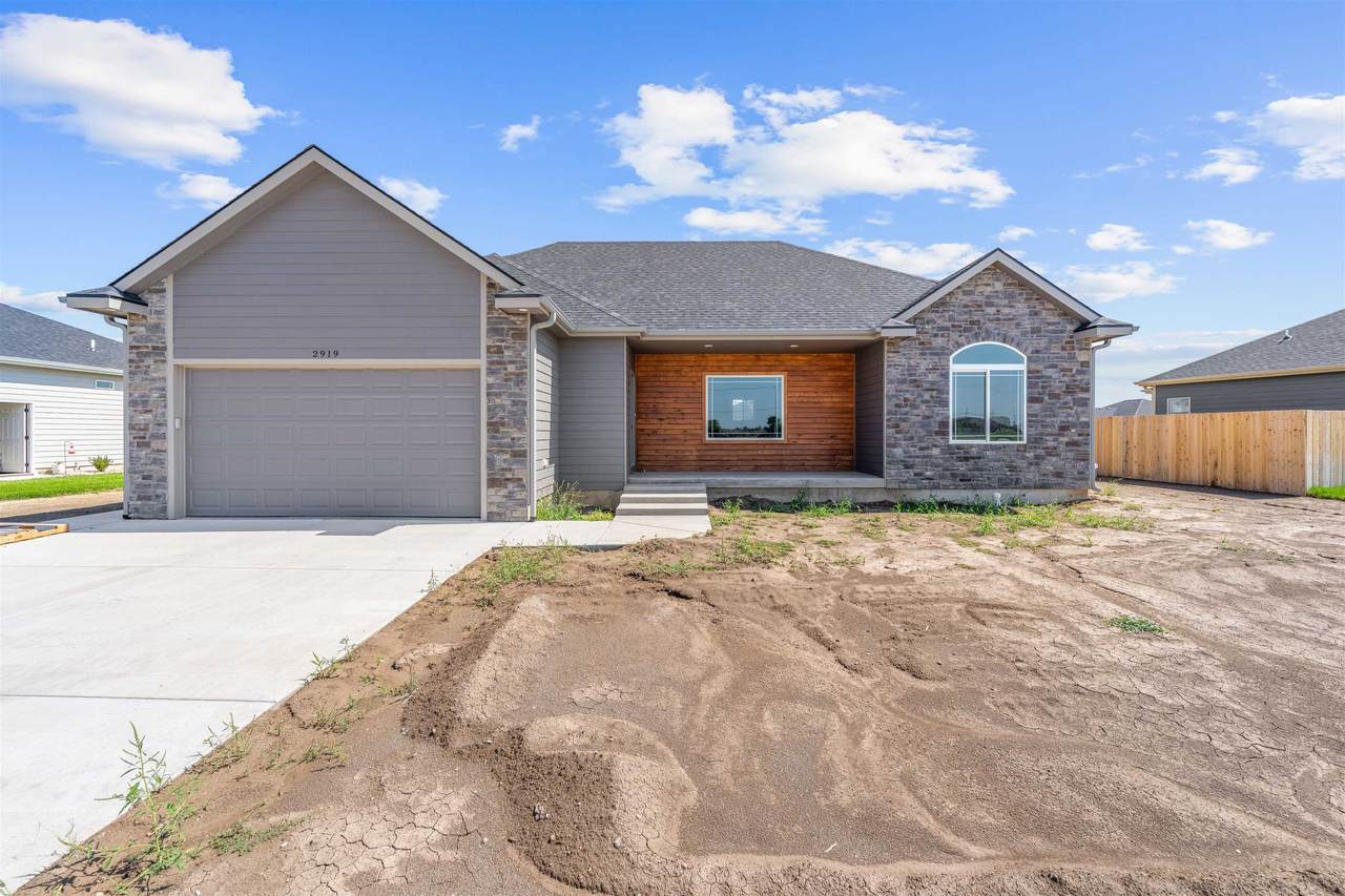 2919 Crystal Lake Dr - Photo 1