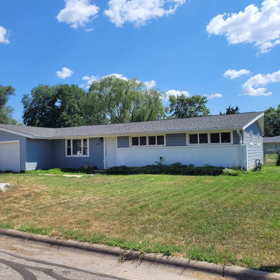1317 Kingston Dr - Photo 1