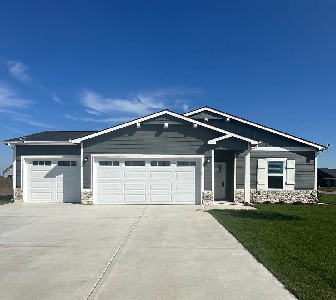 1602 Topaz Ln - Photo 1