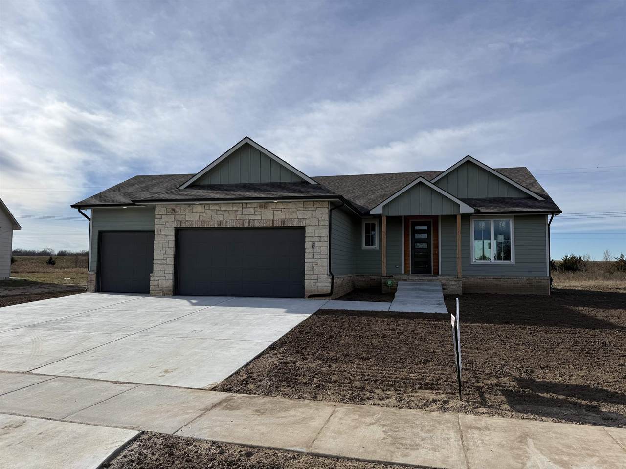 3513 Bluelake St - Photo 1