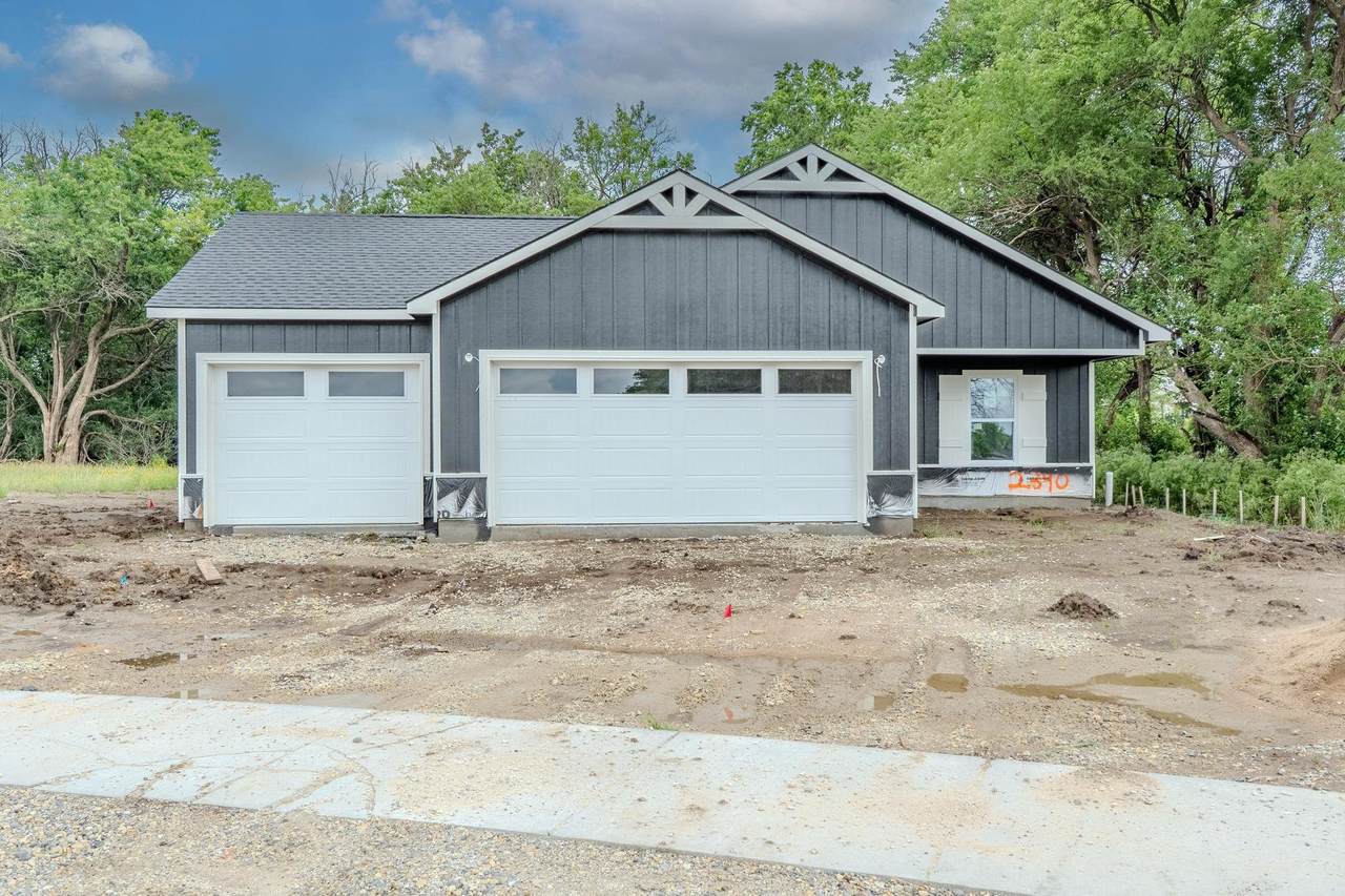 2390 Thunder - Photo 1