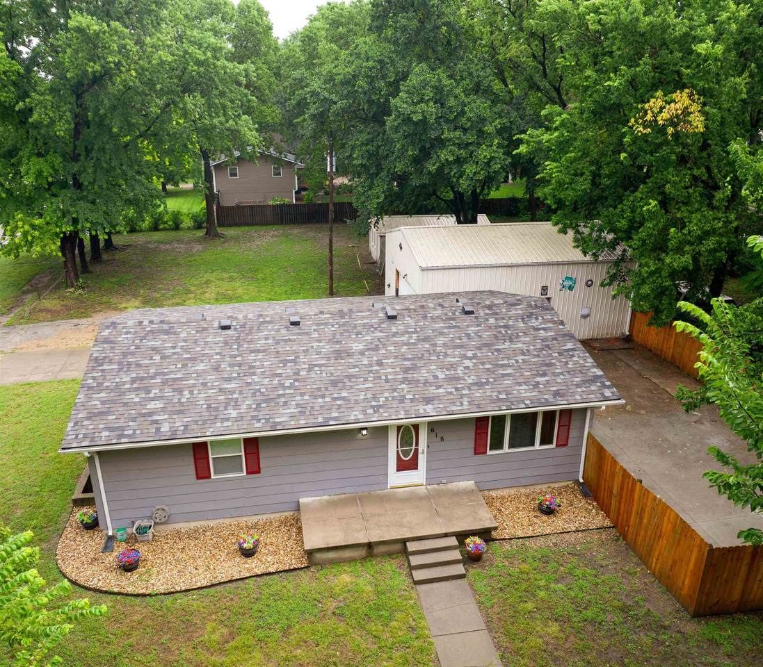 618 8th St - Photo 1