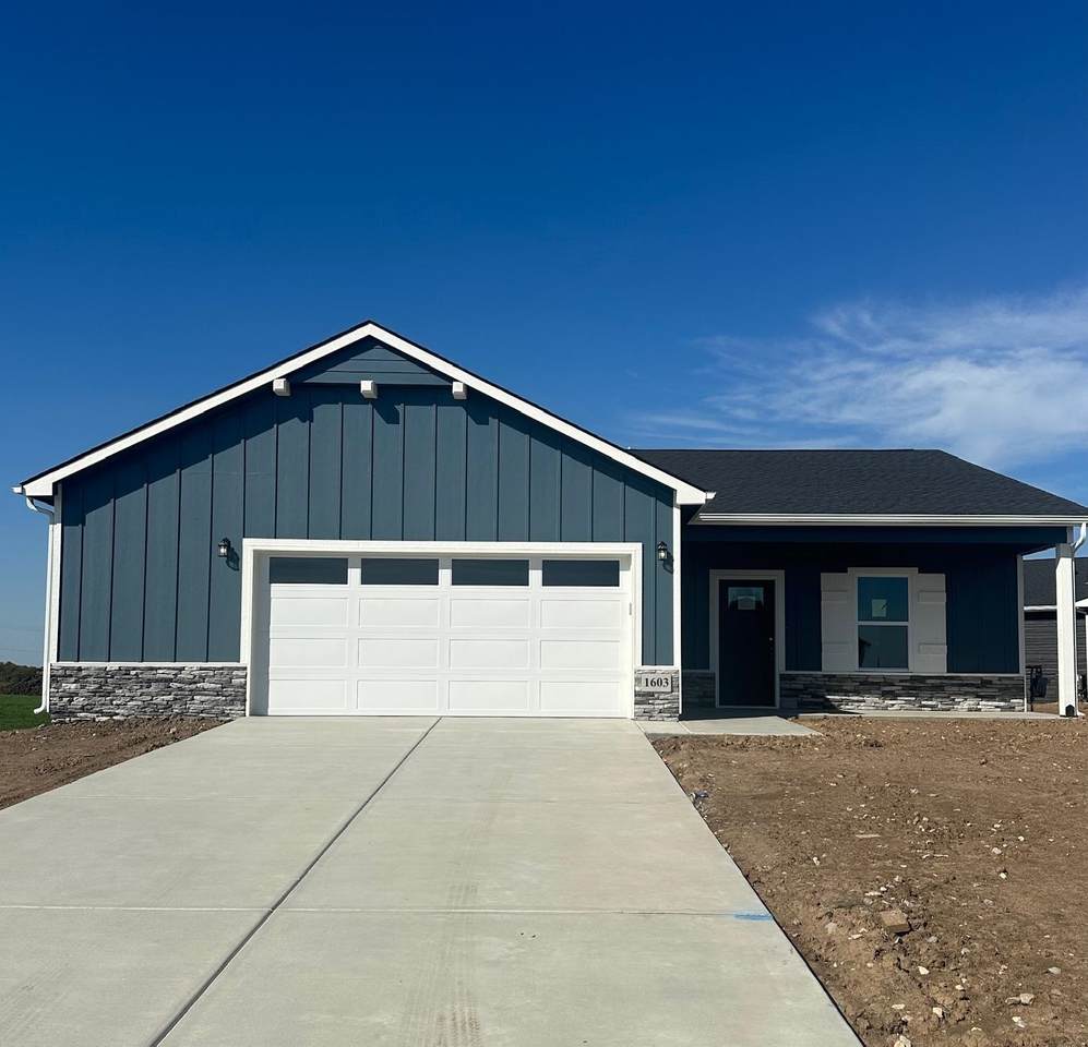 1603 Emerald Valley Dr - Photo 1