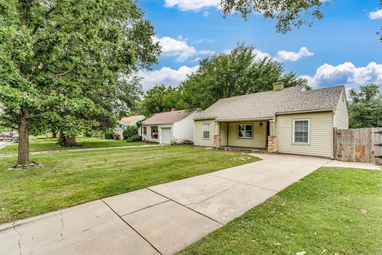 1127 Minneapolis Ave - Photo 1