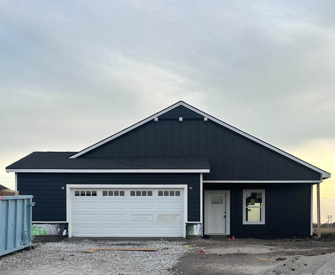 1566 Emerald Valley Dr - Photo 1