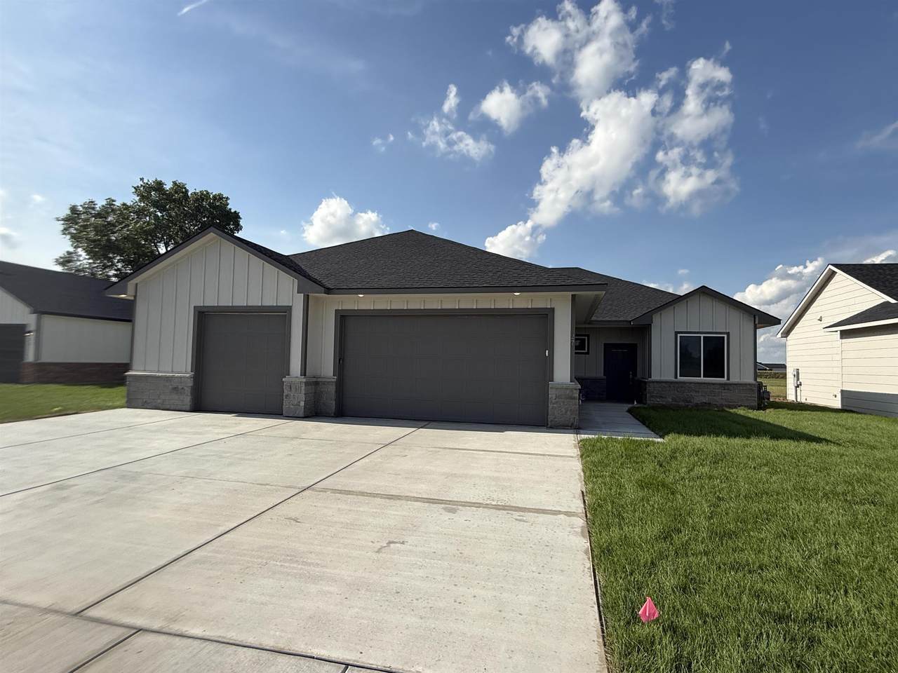 27 Kingdom Ct - Photo 1