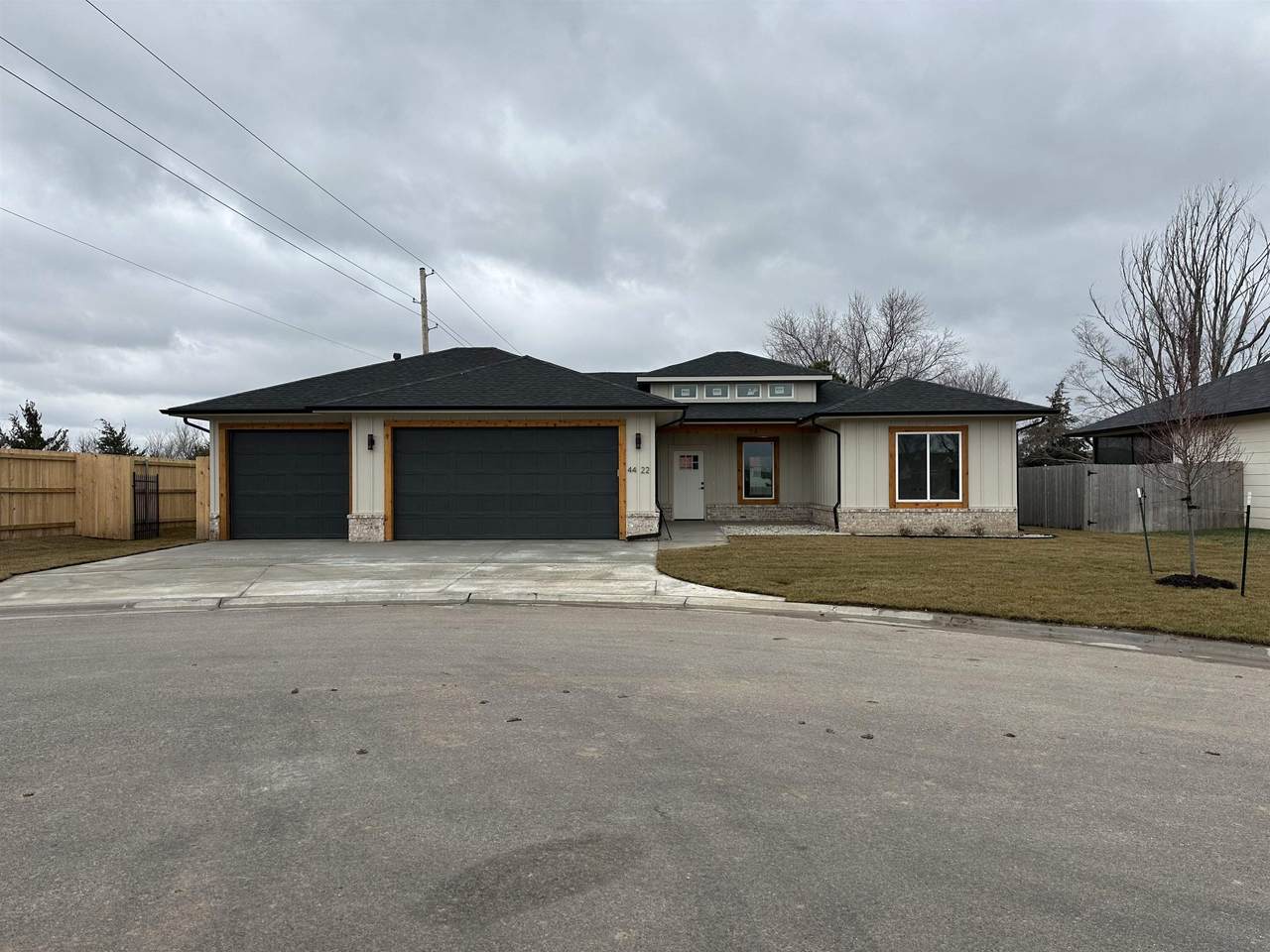 4422 Sunny Ct - Photo 1