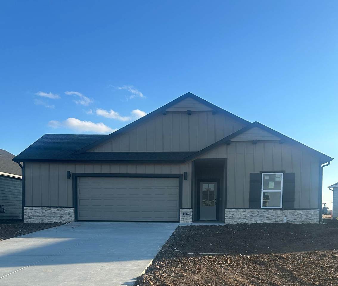 1562 Emerald Valley Dr - Photo 1