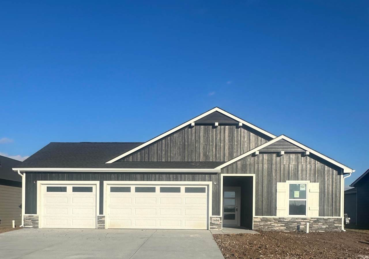 1606 Topaz Ln - Photo 1