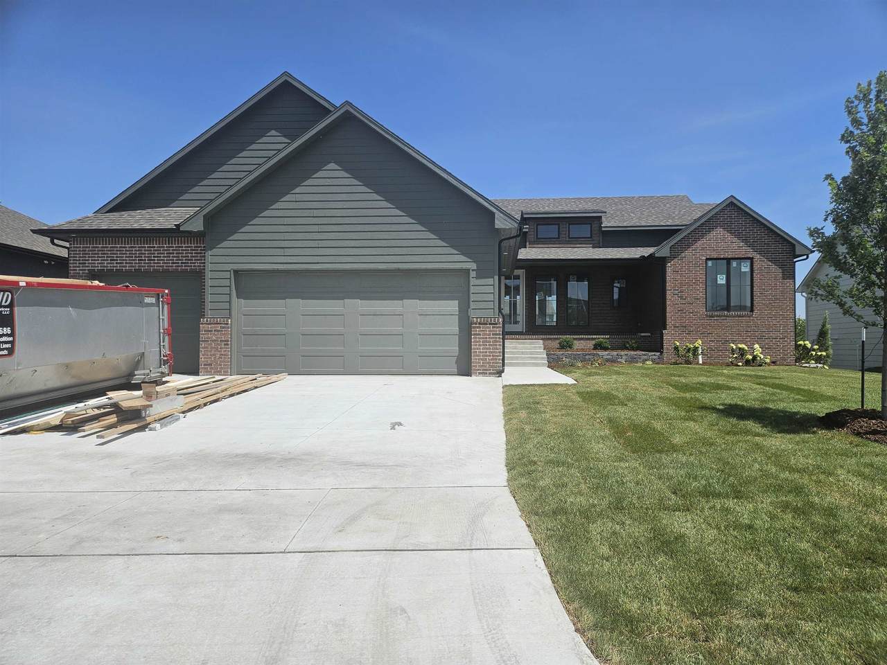 1206 Lakeway Ct - Photo 1