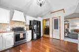 2404 Monument St - Photo 11