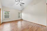 921 Glenmoor - Photo 11