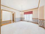 939 Woodridge Ct - Photo 5