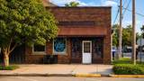 120 Lincoln St - Photo 1