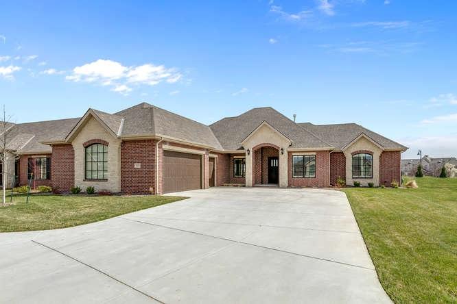 1611 Red Oaks Ct - Photo 1