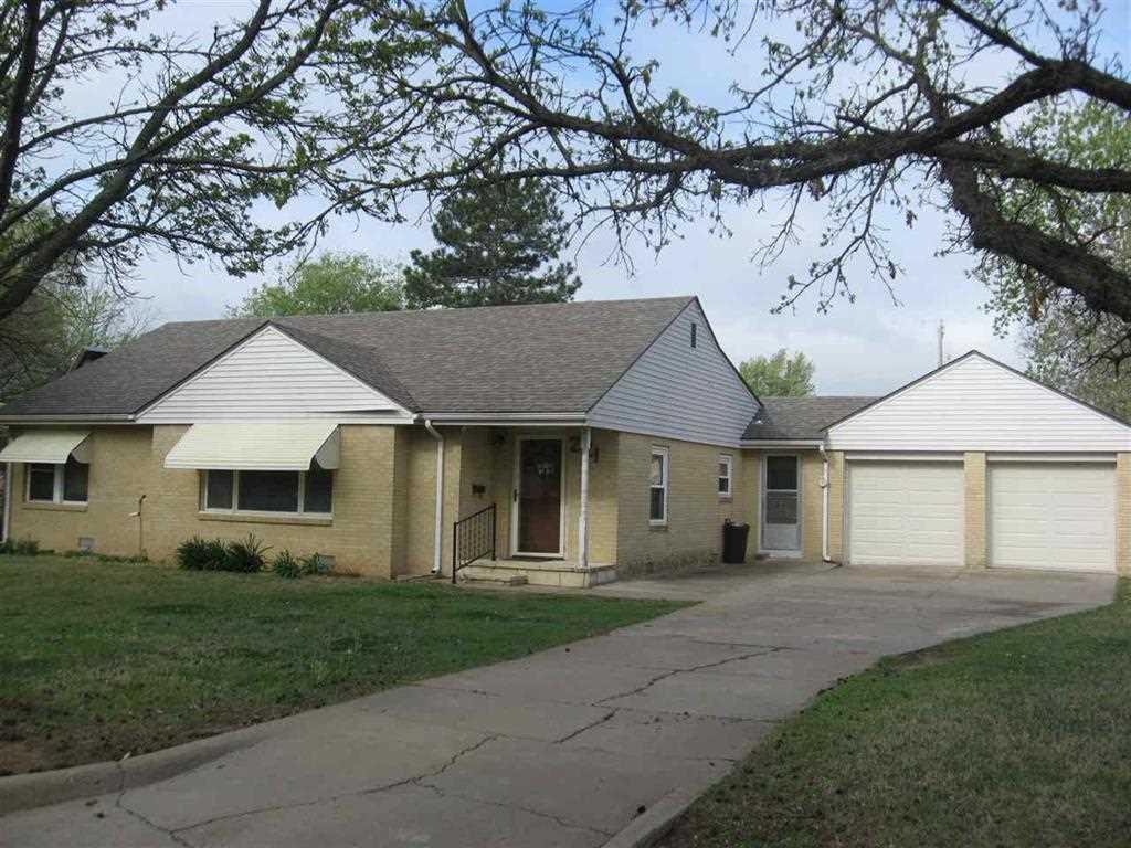 221 Park St - Photo 1