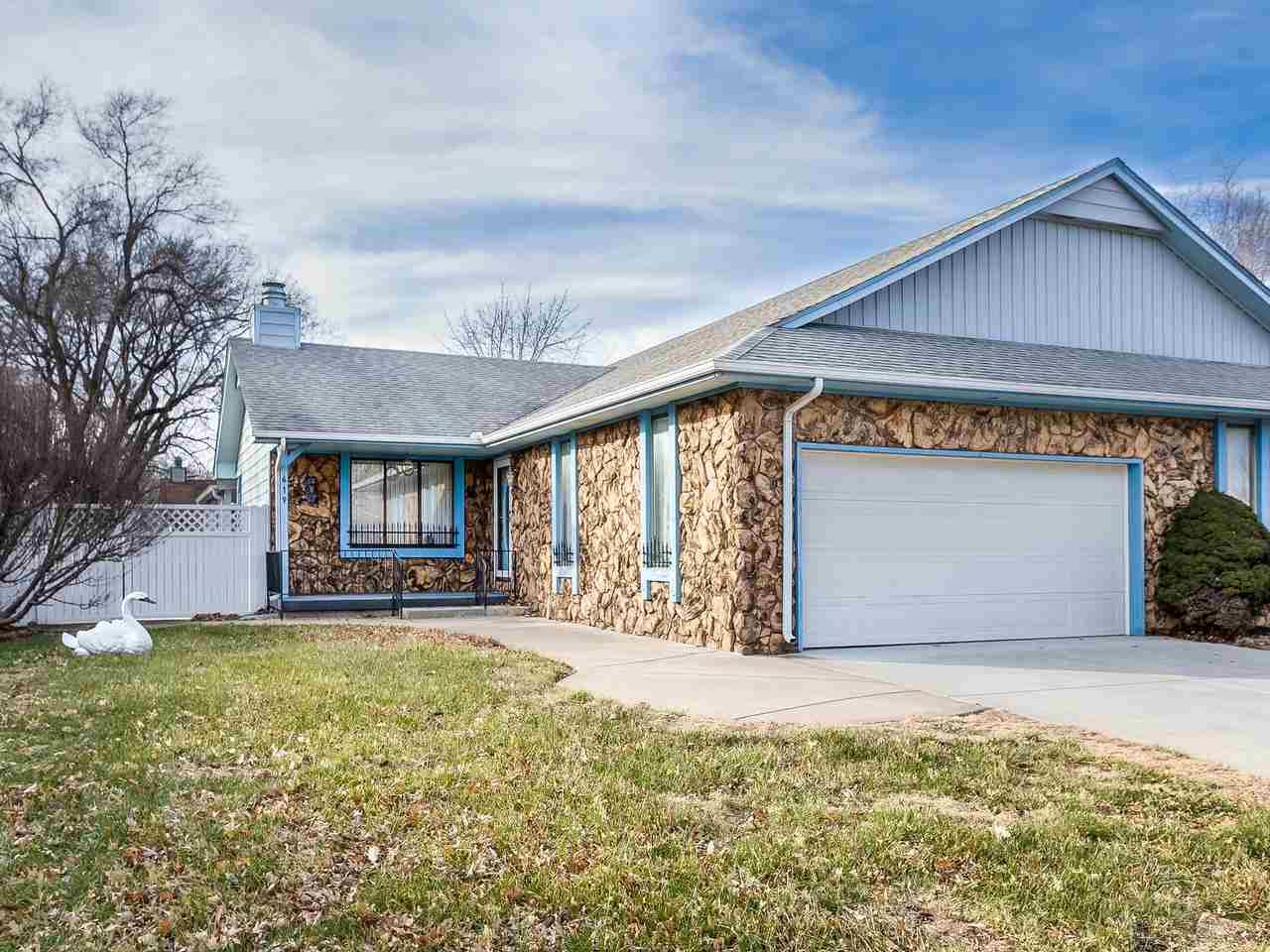 619 Tanglewood - Photo 1