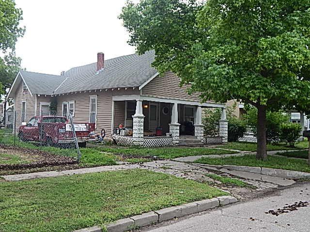 612 Manning St - Photo 1