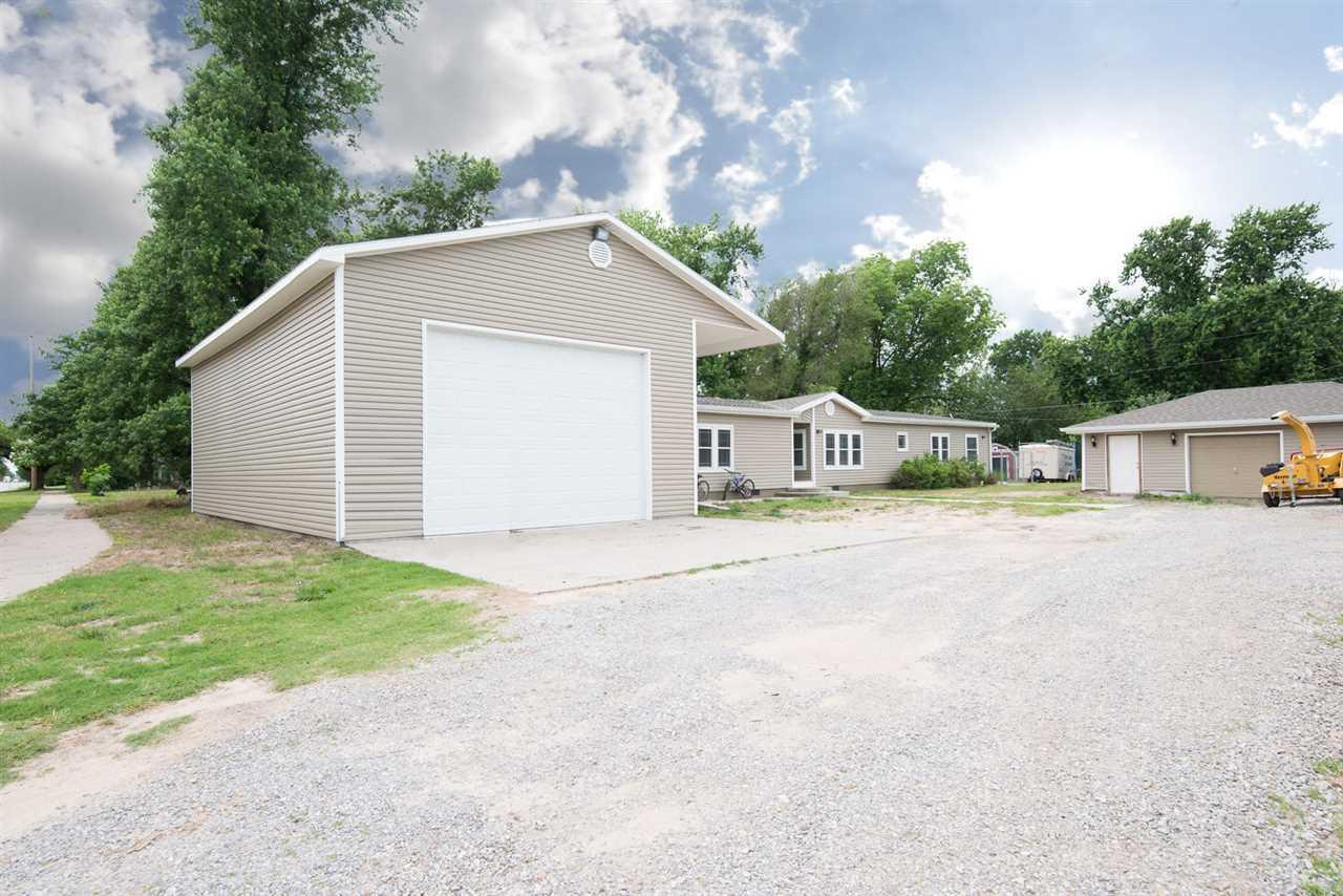 6111 Hydraulic St - Photo 1