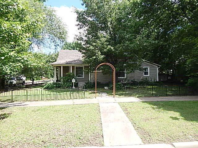 1204 5th Ave - Photo 1